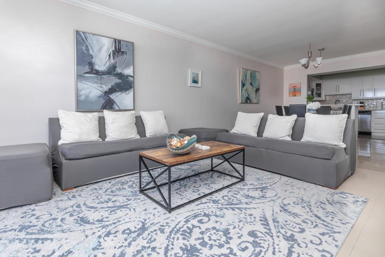Bright With Balcony And Nice View - 2br 1ba Apartment *