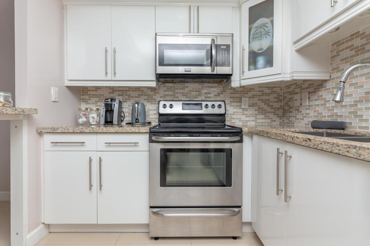 Bright With Balcony And Nice View - 2br 1ba * Miami Beach