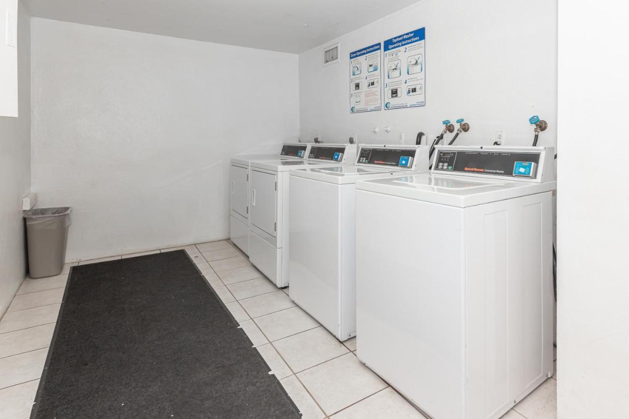 Bright With Balcony And Nice View - 2br 1ba *
