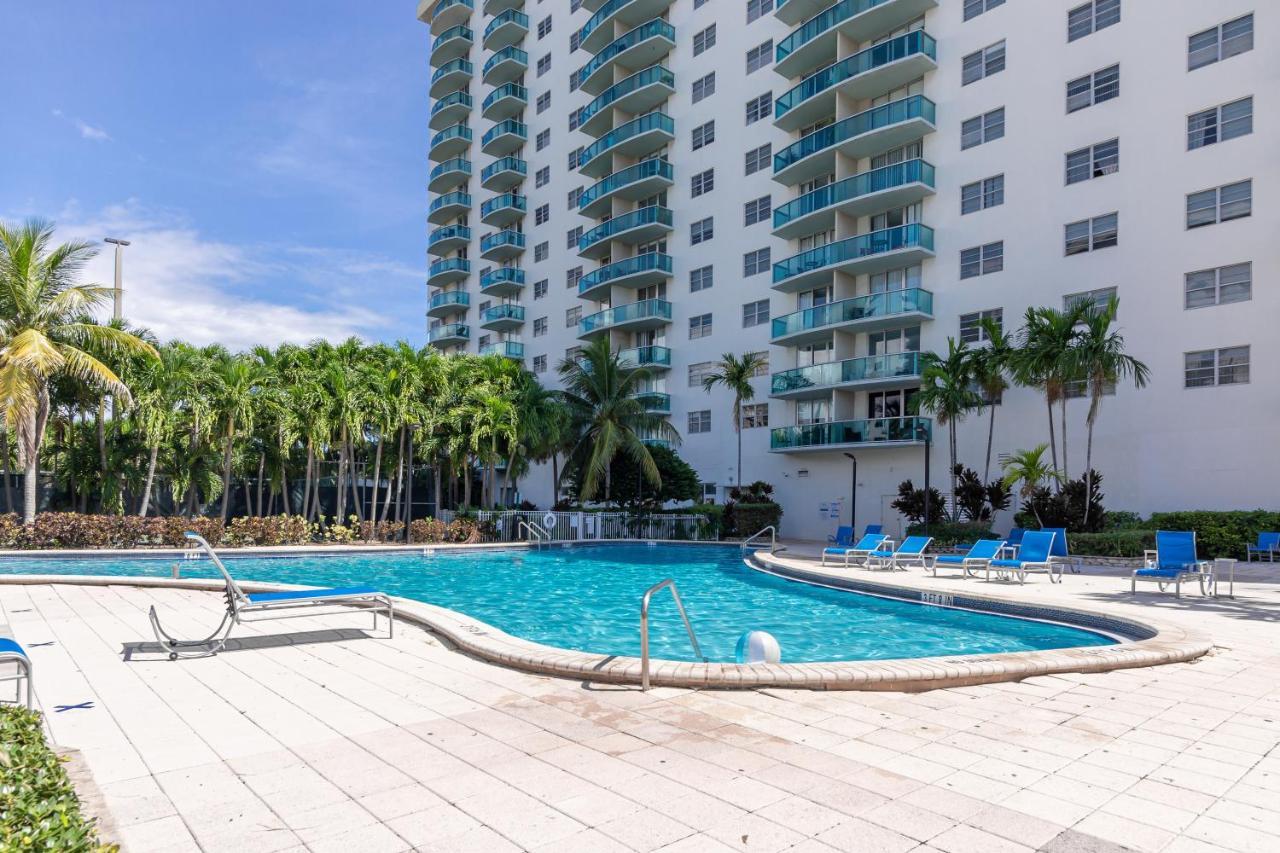 Bright With Balcony And Nice View - 2br 1ba * Miami Beach